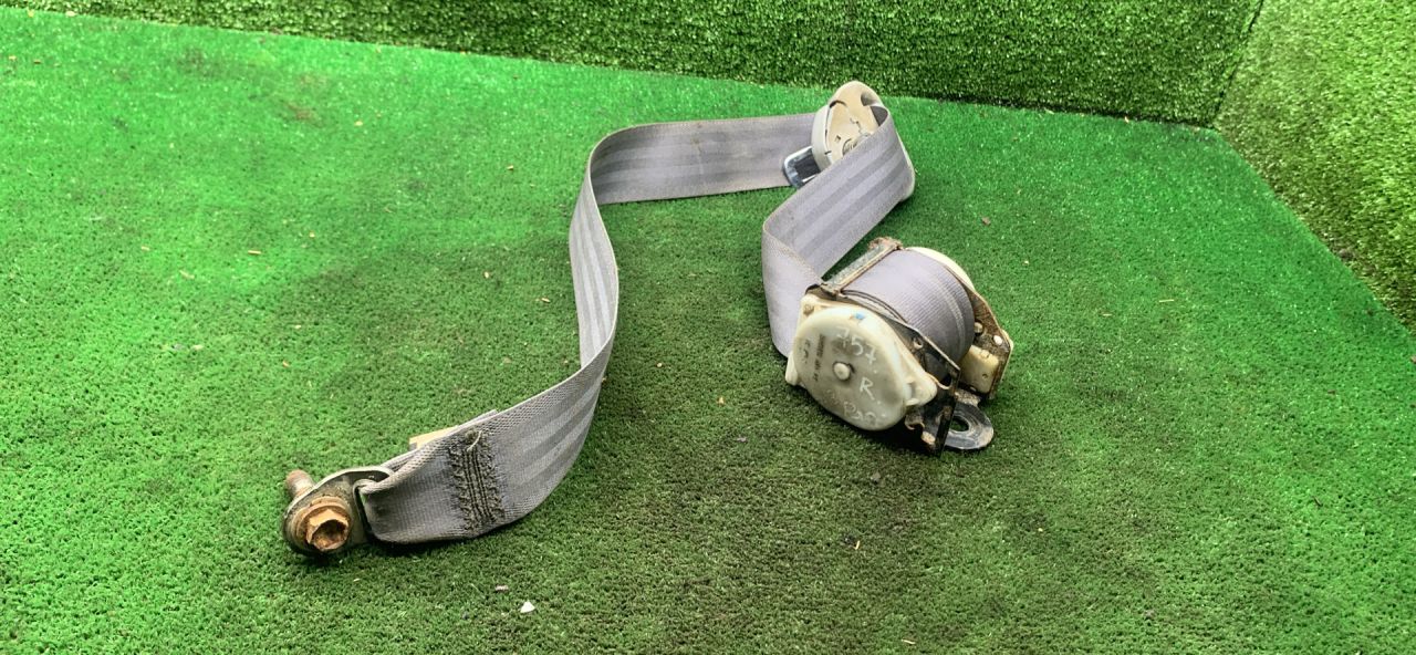 ремень безопасности Toyota Picnic 1 поколение XM10 2001, 2.2 л., 3C-TE, дизель, МКПП, минивэн - фото №1