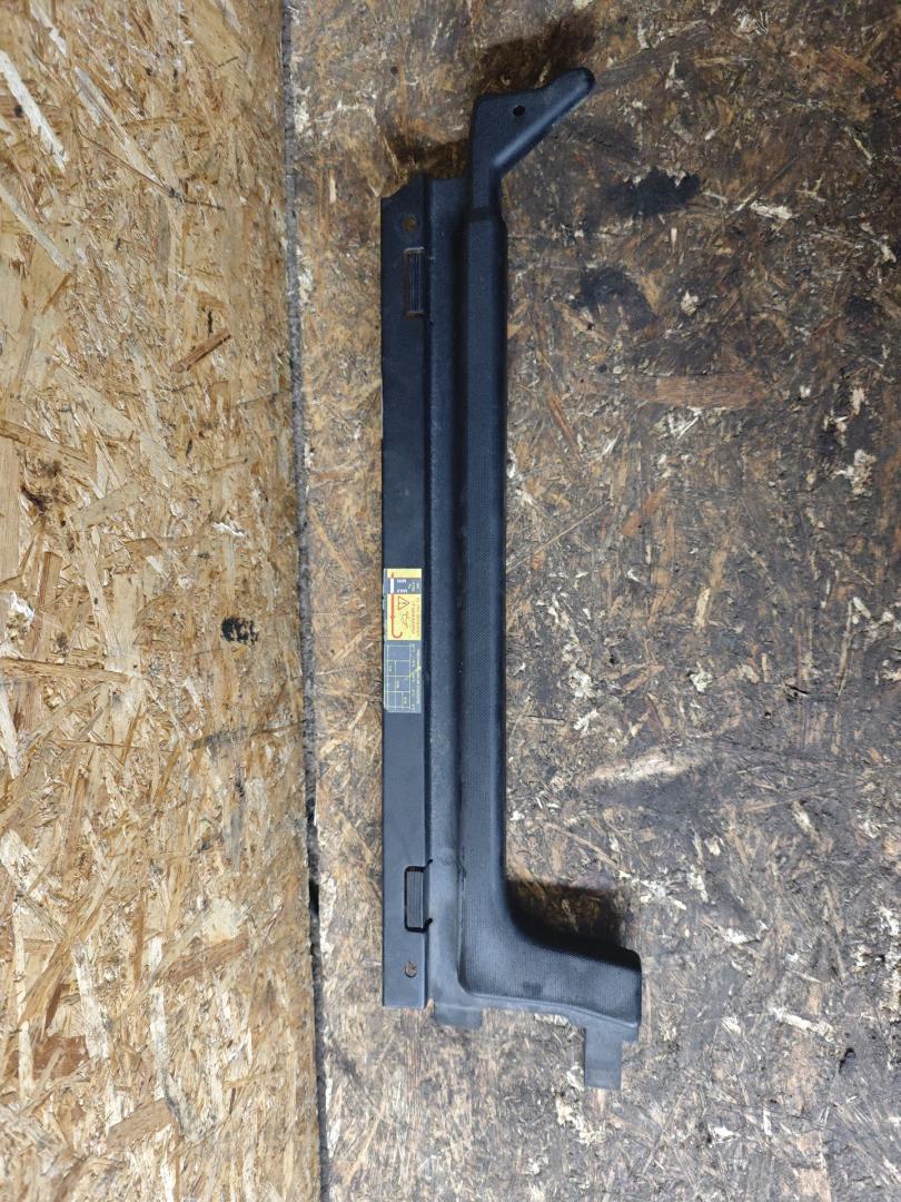 планка под капот Renault Laguna 2 поколение 2002, 1.8 л., бензин, МКПП, хетчбэк 5 дв. - фото №1