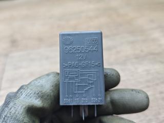 реле стеклоочистителей Daewoo Nubira J150/J190 [рестайлинг] 2001, 2.0 л., X 20 SED, бензин, МКПП, хетчбэк 5 дв., 96250544