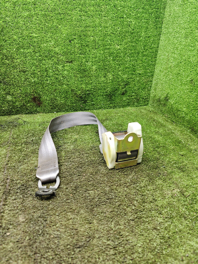 ремень безопасности Renault Laguna 1 поколение 1998, 1.8 л., бензин, МКПП, хетчбэк 5 дв. - фото №1