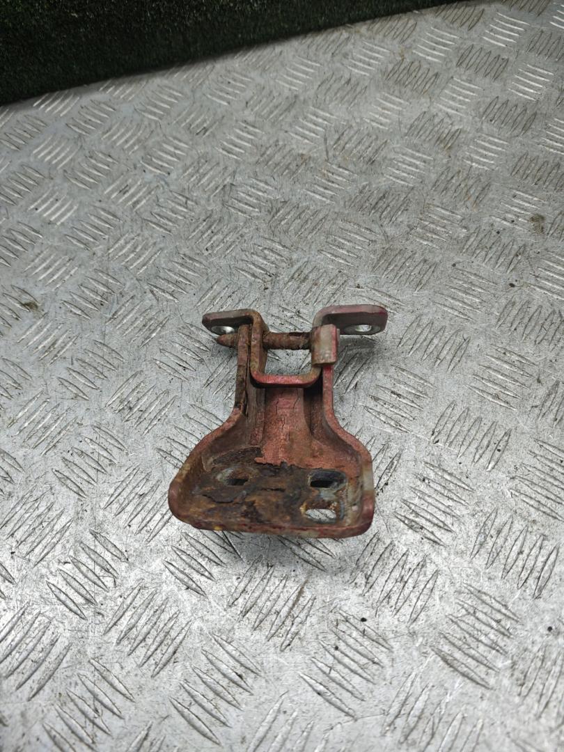 петля двери Dodge Caravan 4 поколение 2002, 2.4 л., бензин, АКПП, минивэн - фото №1