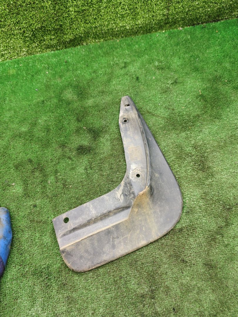 брызговик Skoda Octavia 3 поколение (A7) 2013, 1.8 л., бензин, МКПП, лифтбэк, 5E0821174 - фото №1