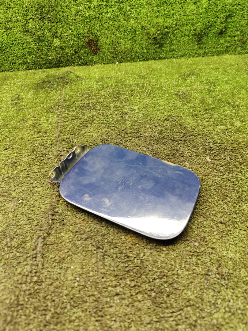 лючок топливного бака Volkswagen Golf 3 поколение 1995, 1.3 л., бензин, МКПП, хетчбэк 3 дв. - фото №1