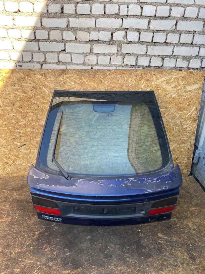 крышка багажника (дверь 3-5) Renault Laguna 1 поколение 1997, 1.8 л., бензин, МКПП, хетчбэк 5 дв. - фото №1