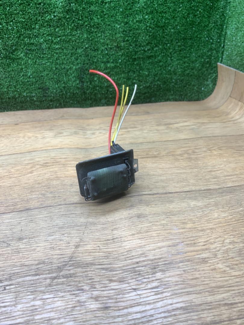 сопротивление печки Volkswagen Transporter T4 1998, 1.9 л., дизель, МКПП, микроавтобус - фото №1