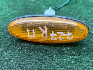 повторитель поворота на крыле правый Mazda 323 5 поколение 1998, 1.5 л., бензин, МКПП, хетчбэк 3 дв.