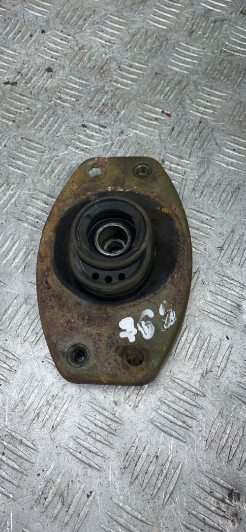 опора амортизатора верхняя (чашка) Suzuki Baleno 1 поколение 1997, 1.6 л., бензин, МКПП, универсал - фото №1