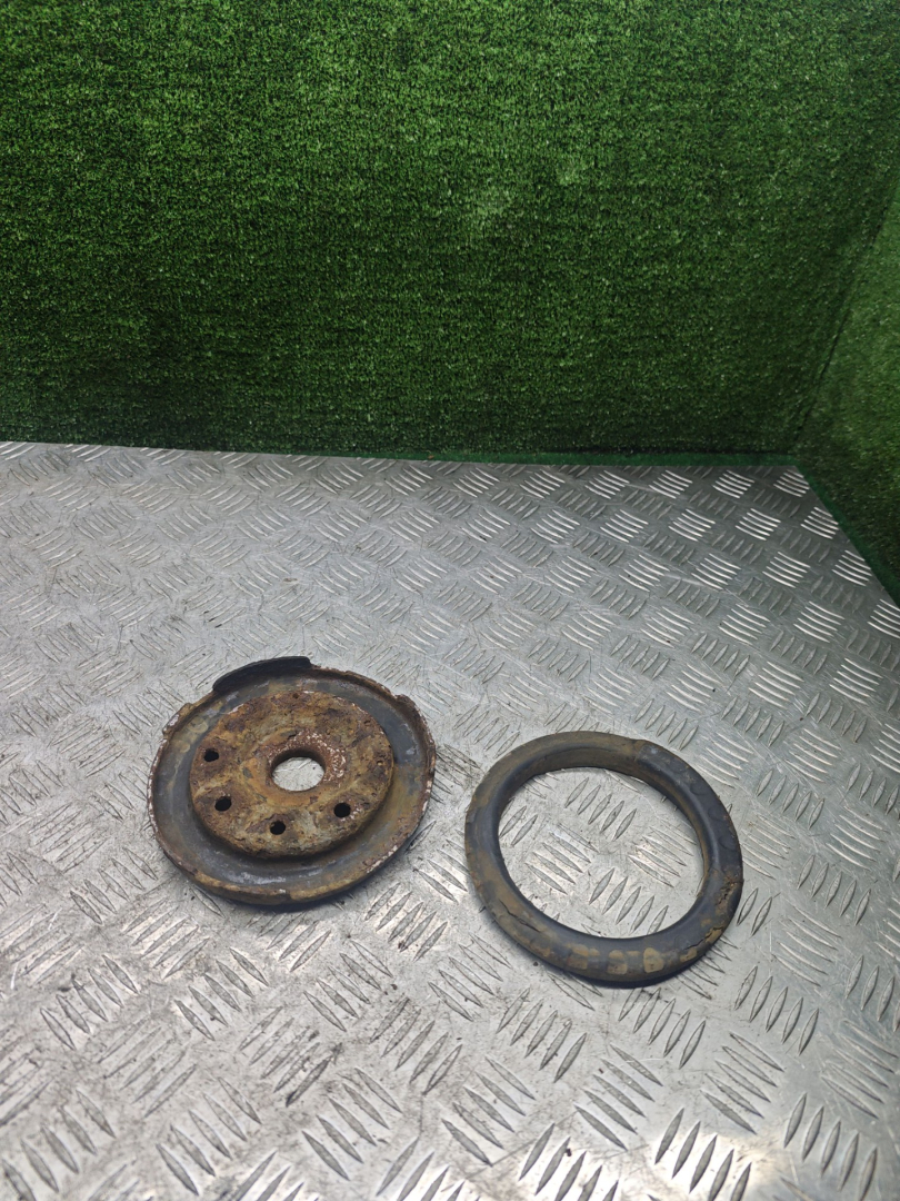 опора амортизатора верхняя (чашка) Toyota Picnic 1 поколение XM10 2000, 2.2 л., дизель, МКПП, минивэн - фото №1