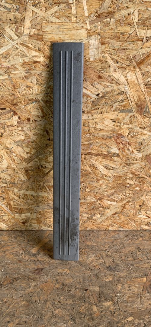 накладка на порог внутренняя Chrysler Voyager 4 поколение 2002, 2.4 л., бензин, МКПП, минивэн - фото №1