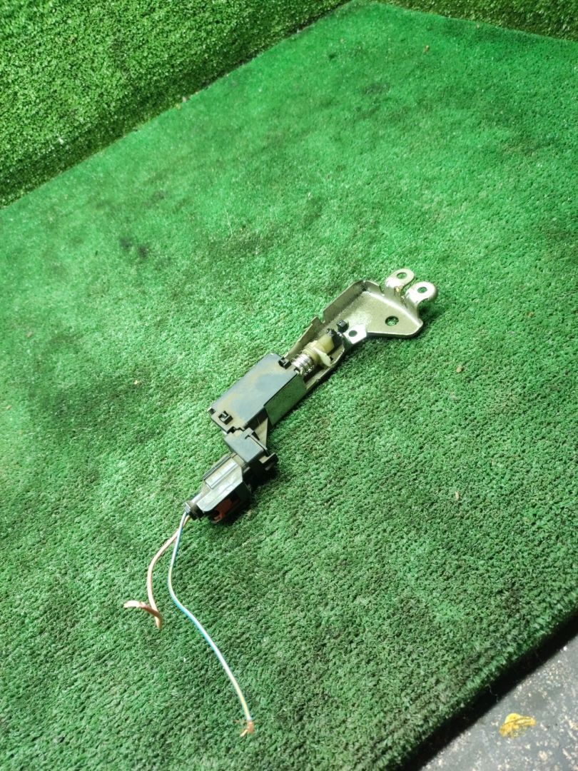 активатор замка крышки топливного бака Dodge Caravan 4 поколение 2001, 2.4 л., бензин, АКПП, минивэн - фото №1