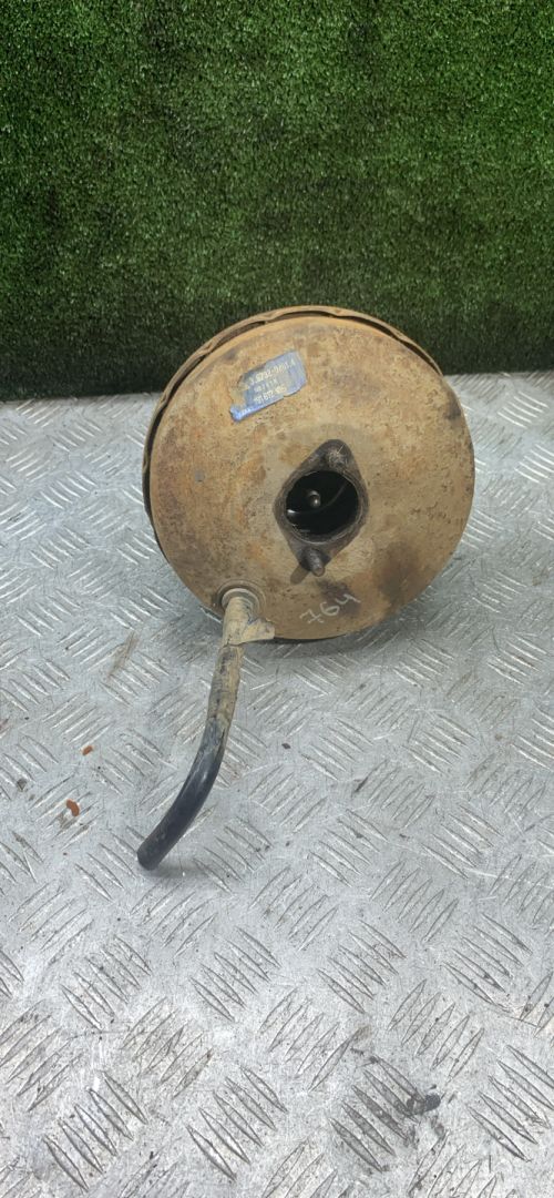 вакуумный усилитель тормозов Volkswagen Golf 2 поколение 1989, 1.3 л., бензин, МКПП, хетчбэк 3 дв. - фото №1