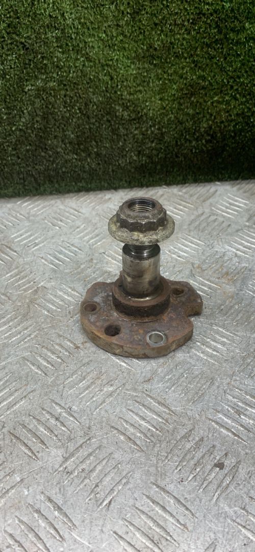 кулак задний левый Volkswagen Polo Sedan 1 поколение 2015, 1.6 л., МКПП, седан - фото №1