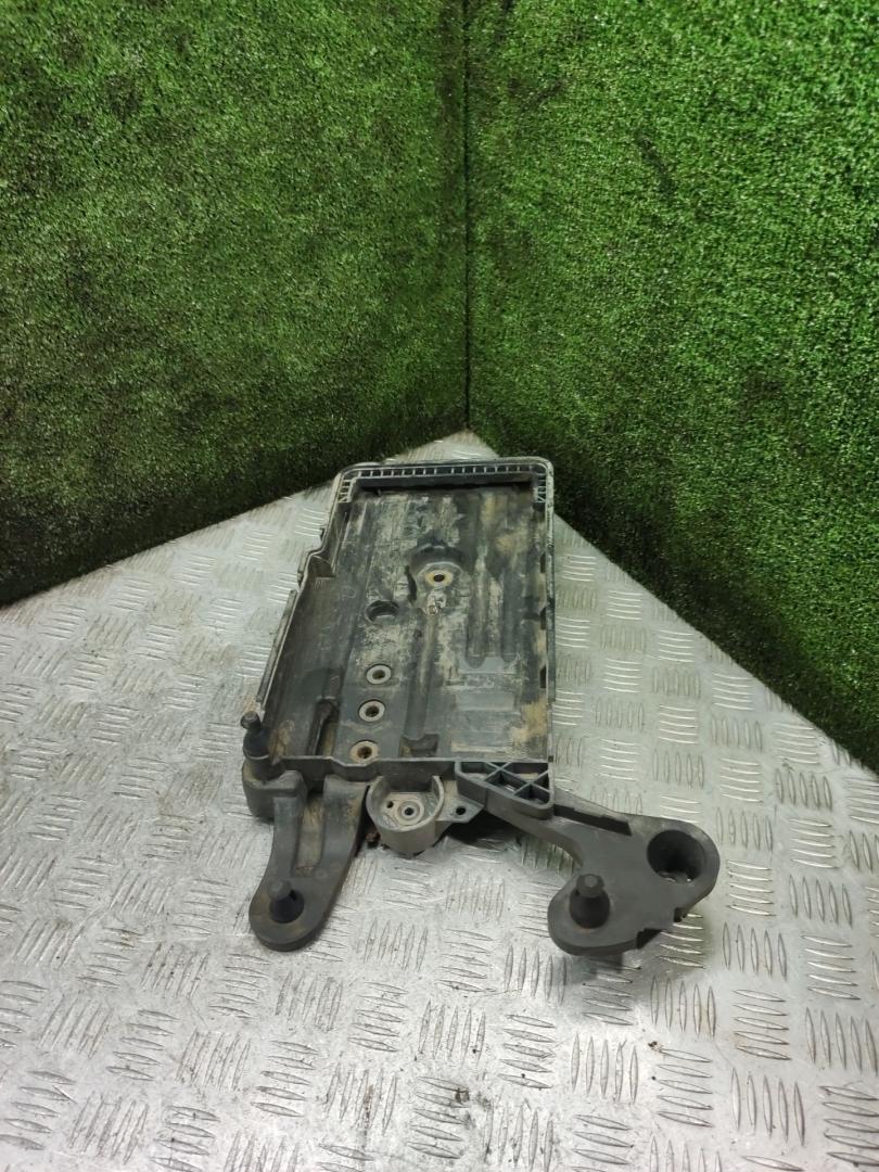 полка аккумулятора Skoda Octavia 3 поколение (A7) 2013, 1.8 л., бензин, МКПП, лифтбэк, 5Q0915321G, 5Q0915331H - фото №1