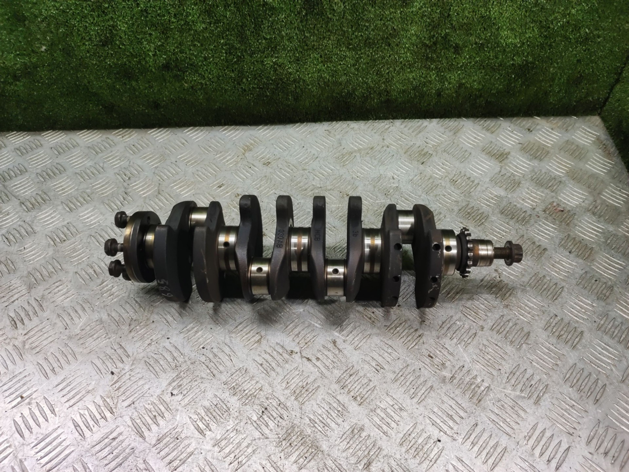 коленвал Volkswagen Golf 3 поколение 1995, 1.3 л., бензин, МКПП, хетчбэк 3 дв. - фото №1