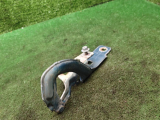 петля капота левая Renault Megane 1 поколение 1997, 1.6 л., бензин, МКПП, хетчбэк 5 дв.