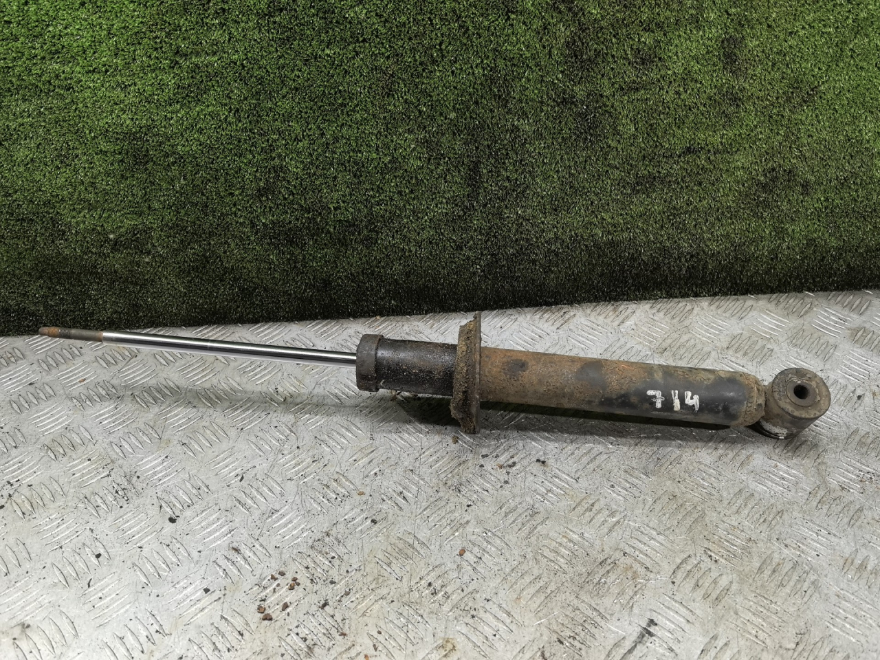 амортизатор передний правый Lada 2114 1 поколение 2005, 1.5 л., бензин, МКПП, хетчбэк 5 дв. - фото №1