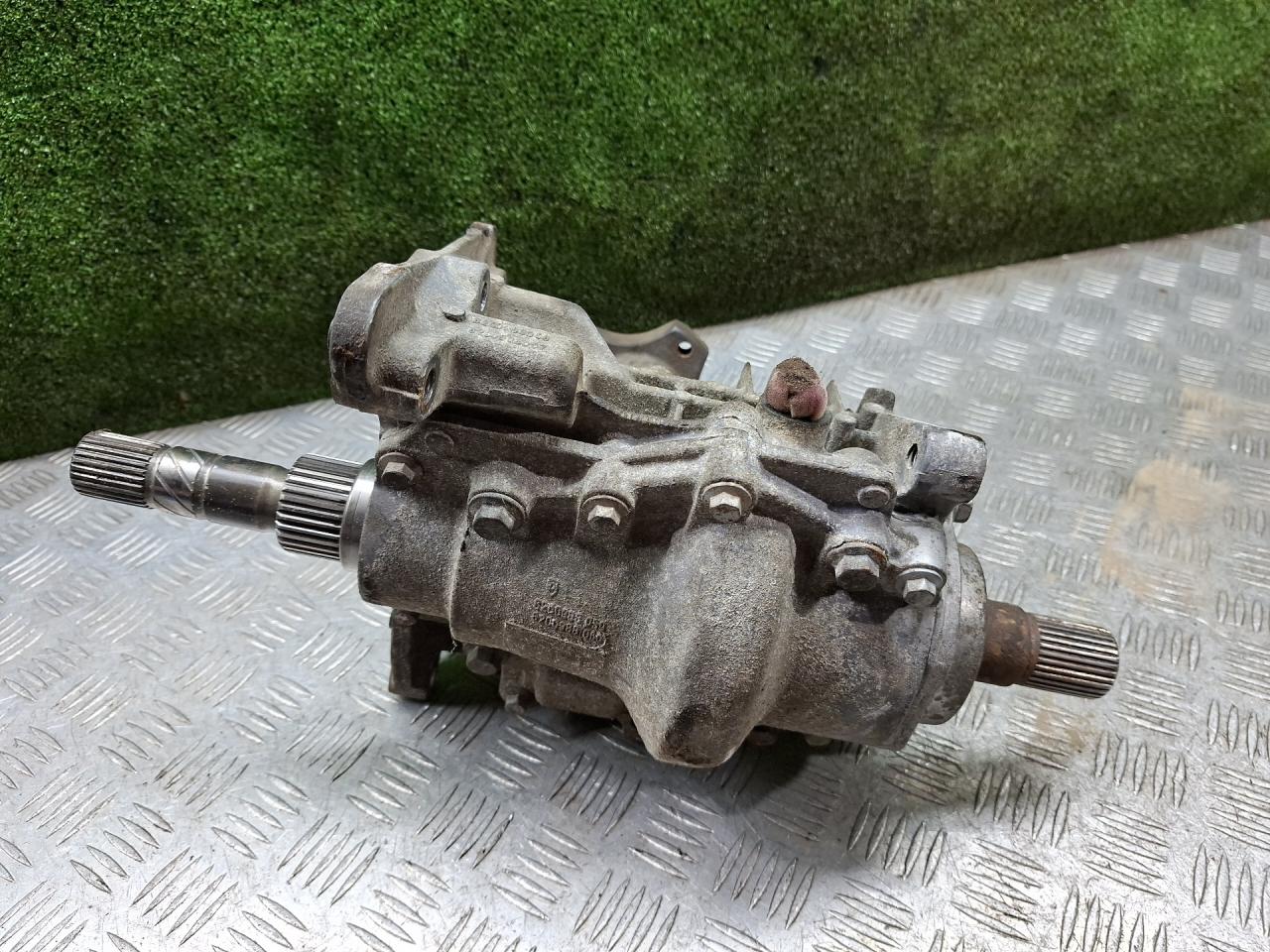 раздаточная коробка Renault Duster 1 поколение 2014, 2.0 л., F4R 400, бензин, МКПП, внедорожник 5 дв., полный привод - фото №1