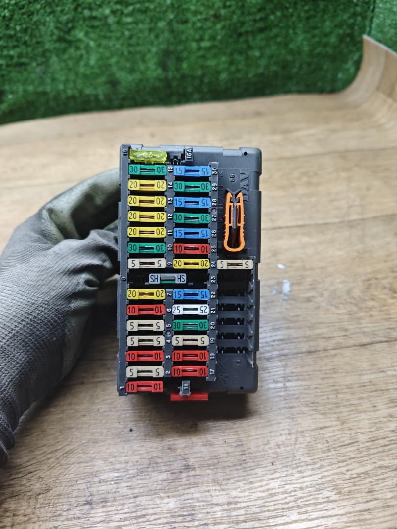 блок предохранителей Citroen Xsara 1 поколение 1999, 1.8 л., LFY (XU7JP4), бензин, МКПП, универсал - фото №1