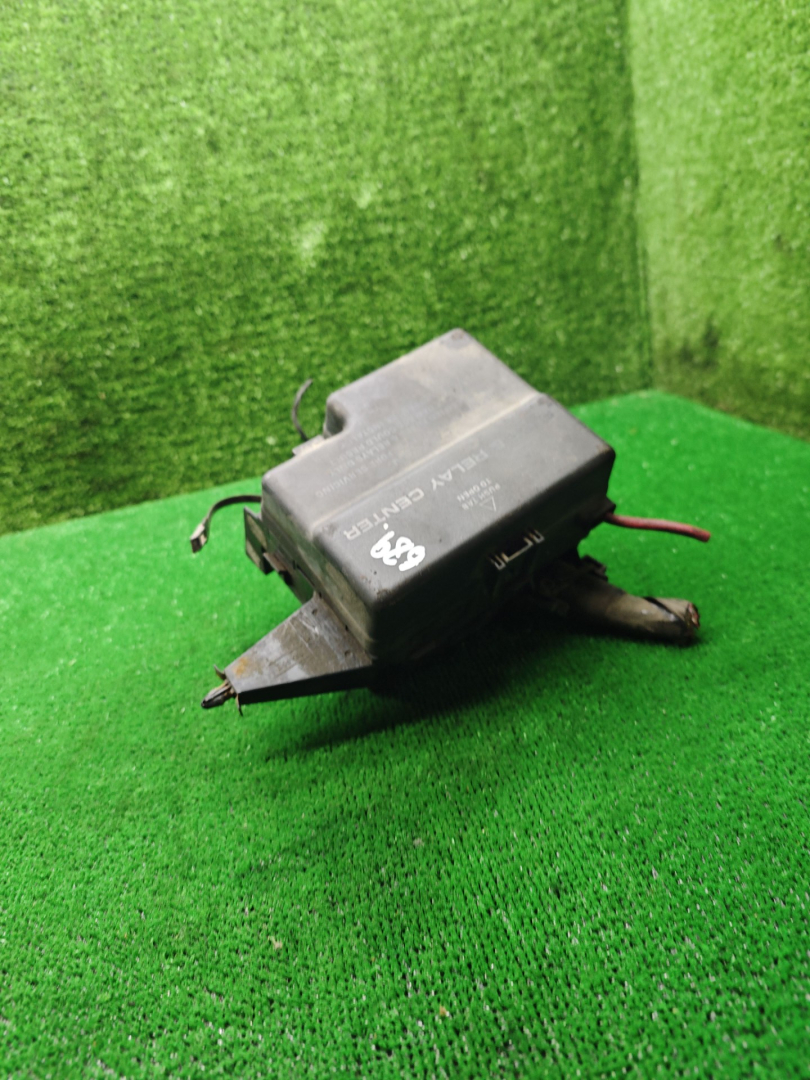 блок предохранителей Chrysler Neon 2 поколение 1999, 2.0 л., бензин, АКПП, седан - фото №1