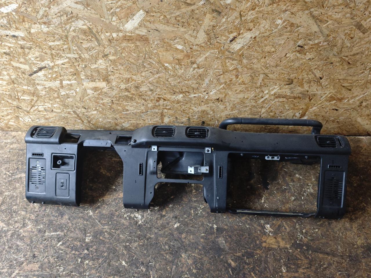 панель передняя салона (торпедо) Hyundai Galloper 2 поколение 1998, 2.5 л., дизель, МКПП, внедорожник 5 дв. - фото №1