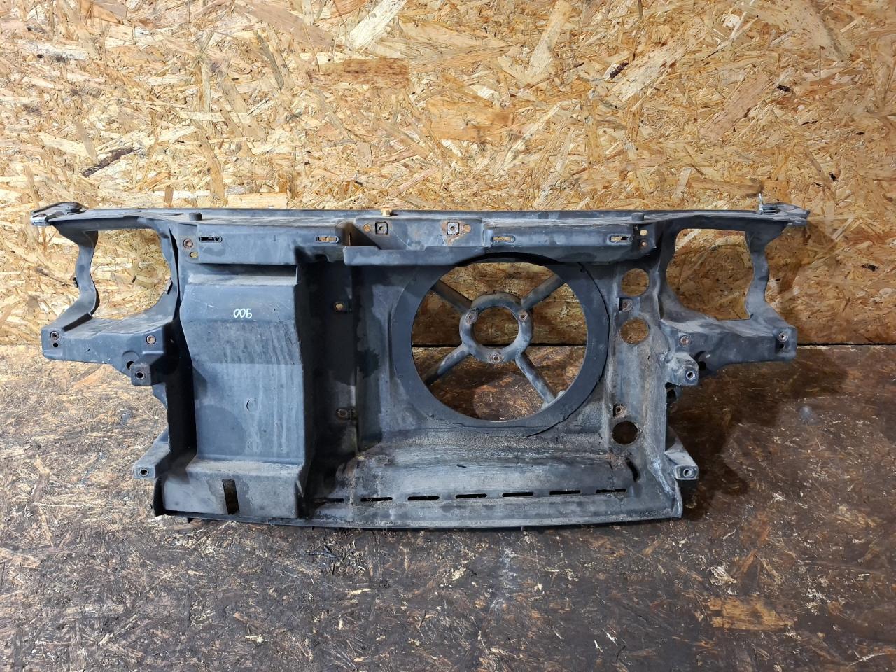 передняя панель крепления облицовки (телевизор) Volkswagen Golf 3 поколение 1996, 1.6 л., бензин, МКПП, хетчбэк 5 дв., 1H0805594 - фото №1