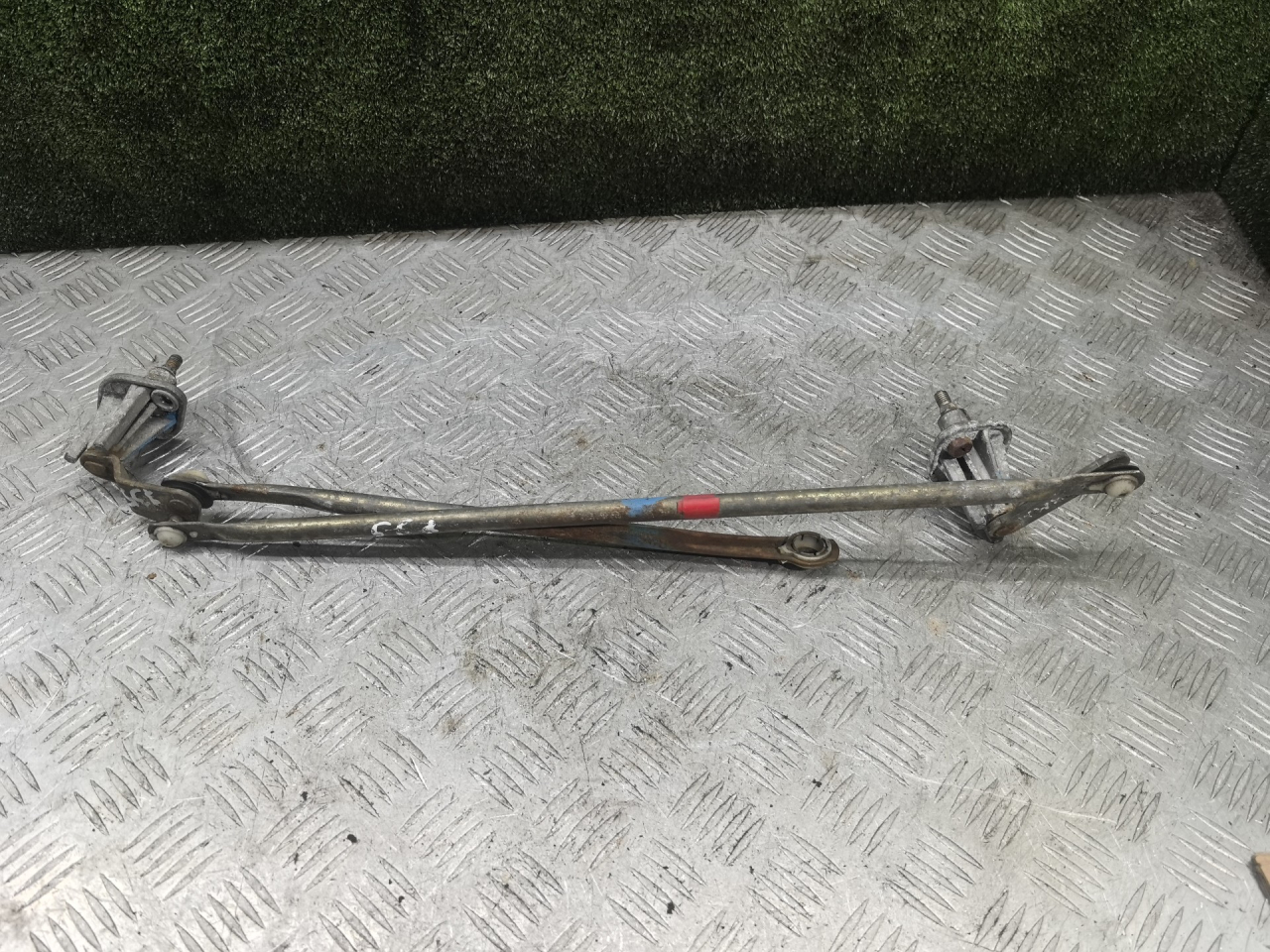 механизм стеклоочистителя (трапеция дворников) Kia Shuma 1 поколение 2000, 1.5 л., бензин, МКПП, лифтбэк - фото №1