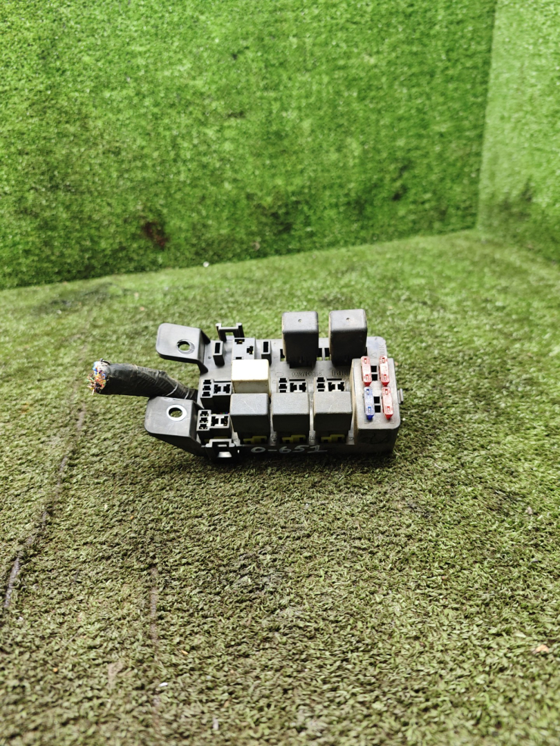 блок предохранителей Hyundai Galloper 2 поколение 2000, 2.5 л., дизель, МКПП, внедорожник 3 дв. - фото №1