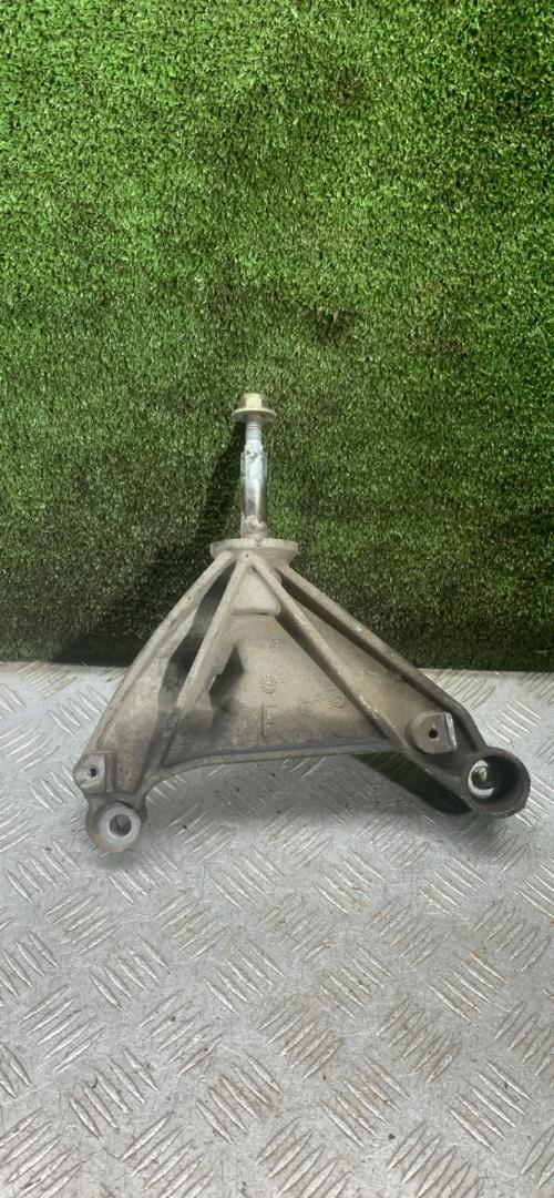 кронштейн КПП Renault Laguna 2 поколение 2002, 1.9 л., дизель, МКПП, хетчбэк 5 дв., 8200013682 - фото №1