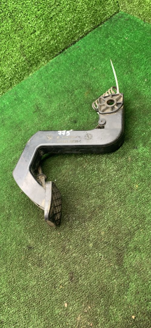 педаль сцепления Mercedes-Benz Vito W638 2002, 2.2 л., CDi, дизель, МКПП, микроавтобус, A6382900416 - фото №1