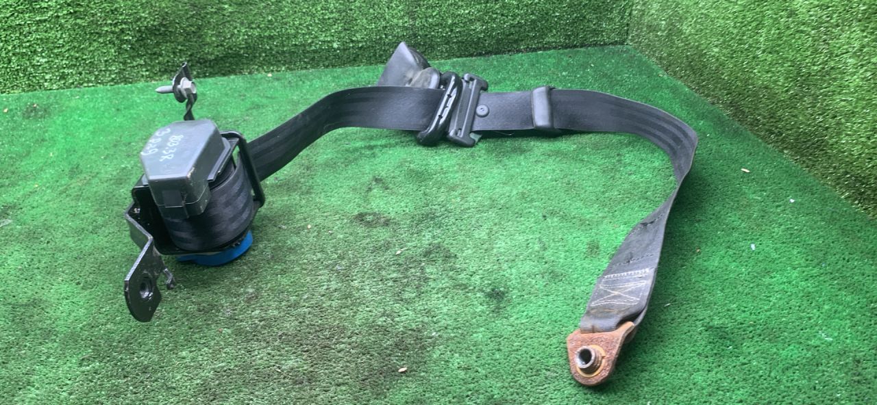 ремень безопасности Chrysler Voyager 3 поколение 2000, 2.5 л., дизель, МКПП, минивэн - фото №1