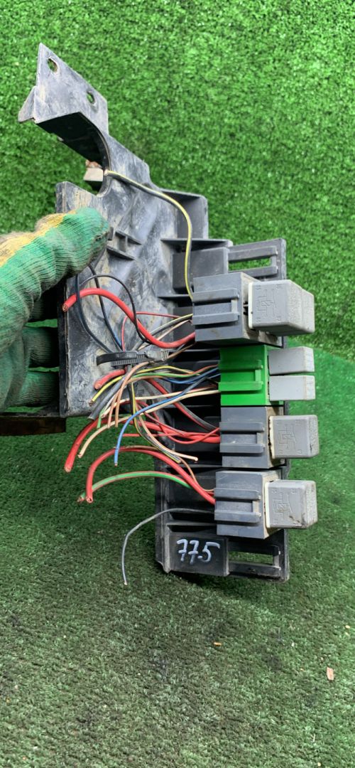 блок предохранителей Mercedes-Benz Vito W638 2002, 2.2 л., CDi, дизель, МКПП, микроавтобус - фото №1