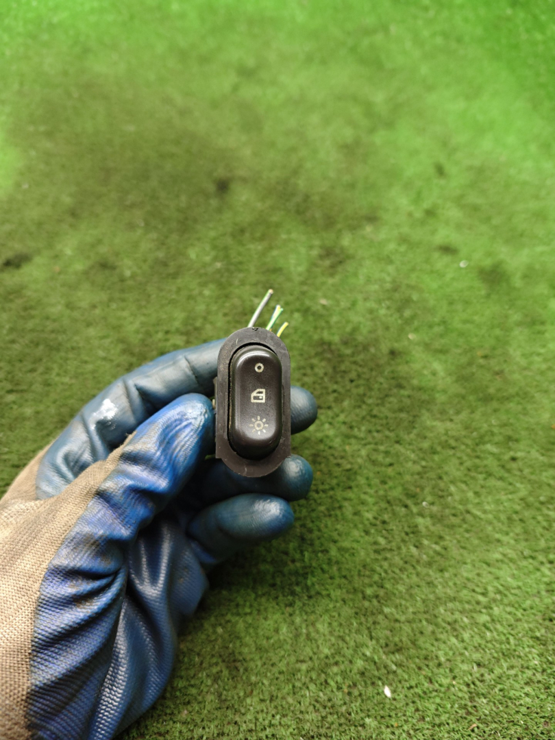 кнопка (выключатель) Saab 9-3 1 поколение 2002, 2.0 л., бензин, МКПП, хетчбэк 5 дв., 4616058 - фото №1