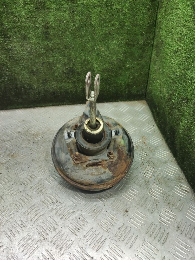 вакуумный усилитель тормозов Volkswagen Golf 2 поколение 1990, 1.6 л., дизель, МКПП, хетчбэк 3 дв. - фото №1