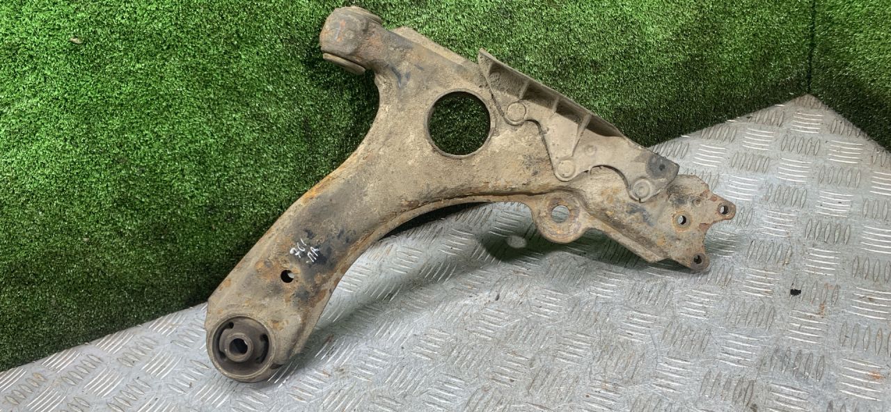 рычаг передний правый Volkswagen Passat B3 1990, 1.9 л., TDi, дизель, МКПП, универсал - фото №1