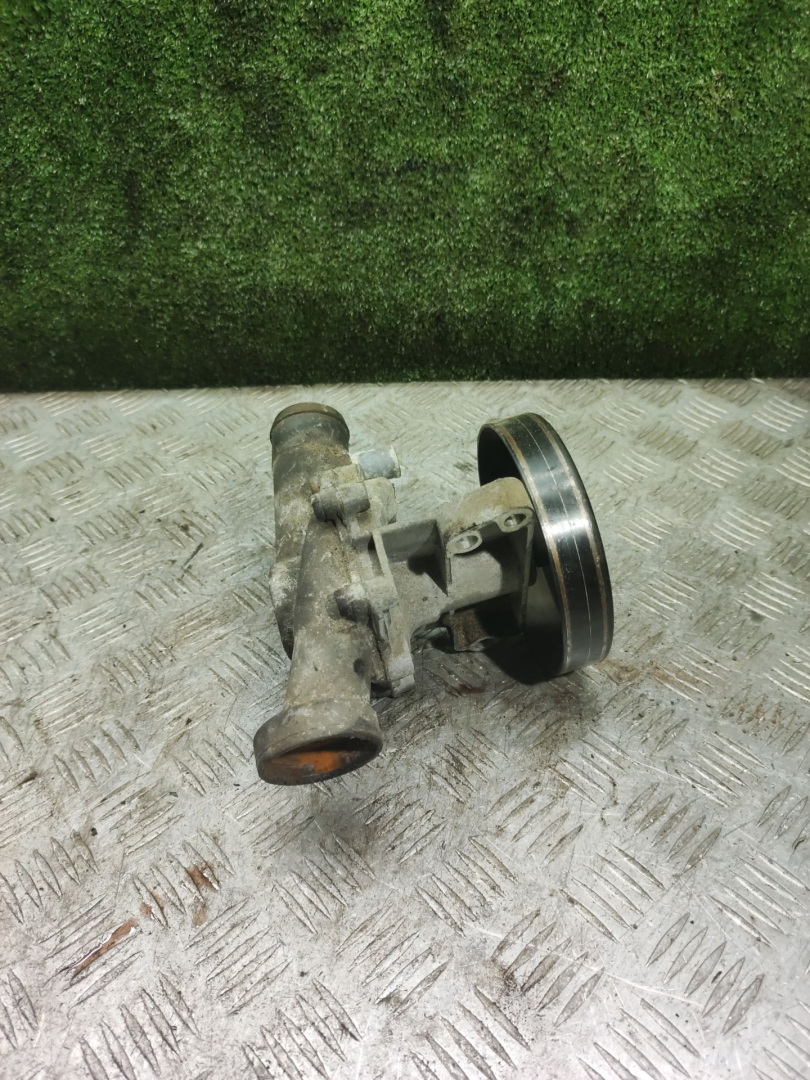 помпа Saab 9-3 1 поколение 2002, 2.0 л., бензин, МКПП, хетчбэк 5 дв. - фото №1