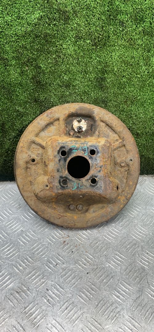 защитный кожух тормозного механизма Renault Logan 1 поколение 2008, 1.6 л., бензин, МКПП, универсал - фото №1