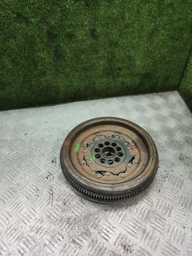 маховик Volkswagen Passat B4 1995, 2.0 л., бензин, МКПП, 022105266S - фото №1