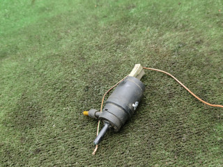 насос (моторчик) омывателя стекла Audi 80 B2 1984, 1.6 л., бензин, МКПП, седан