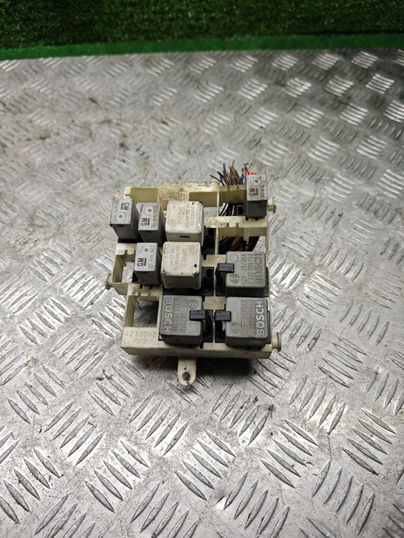 блок реле Saab 9-3 1 поколение 2002, 2.0 л., бензин, МКПП, хетчбэк 5 дв., 4320082 - фото №1