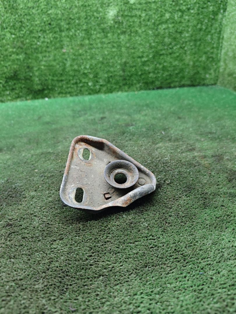 замок капота Mercedes-Benz T1 207-210D W601 1995, 2.3 л., дизель, МКПП, микроавтобус - фото №1