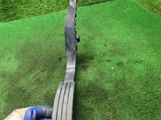 педаль Renault Logan 1 поколение 2008, 1.6 л., бензин, МКПП, универсал