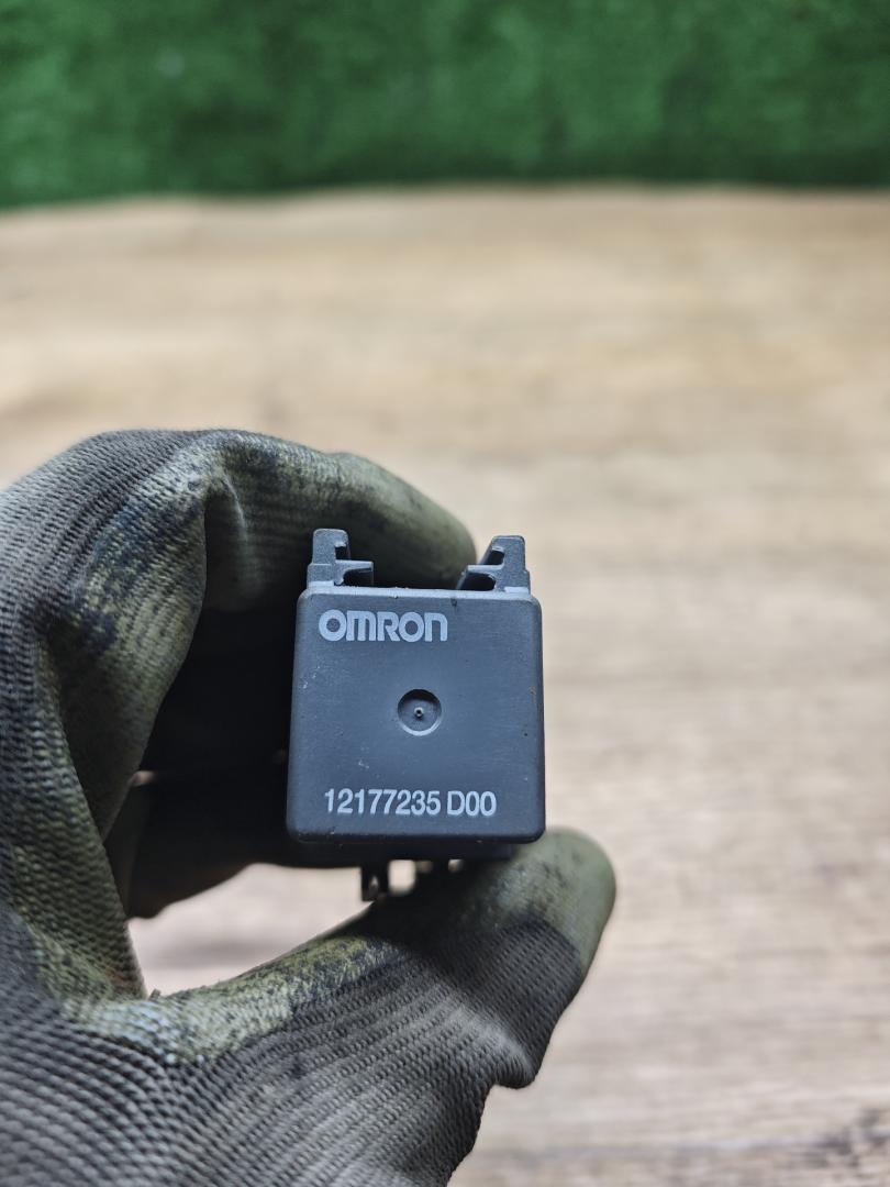 реле (прочие) Opel Sintra 1 поколение 1999, 2.2 л., бензин, МКПП, минивэн, 12177235D00 - фото №1