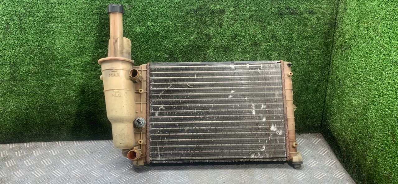 радиатор (основной) Fiat Punto 1 поколение 1995, 1.2 л., бензин, МКПП, хетчбэк 5 дв. - фото №1