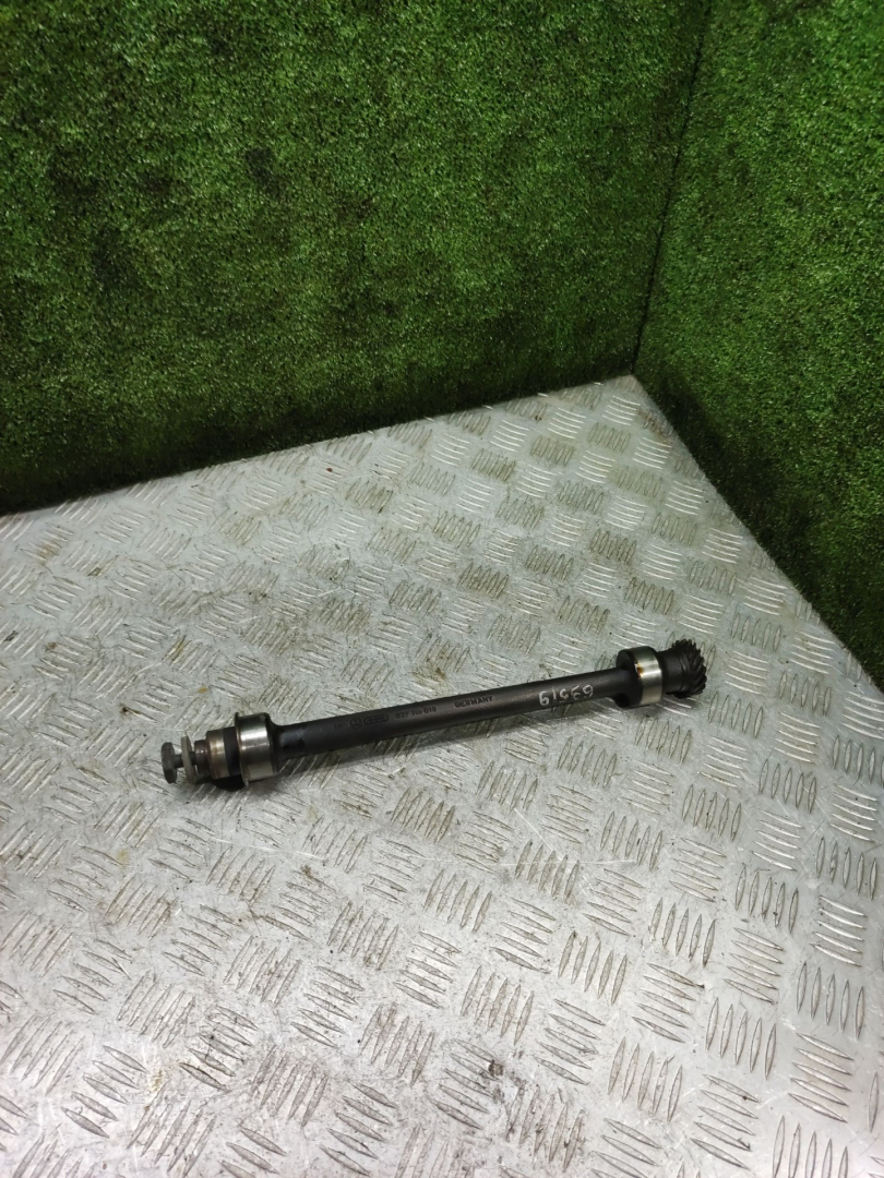 вал балансирный Volkswagen Passat B4 1995, 2.0 л., бензин, МКПП, 027115019 - фото №1