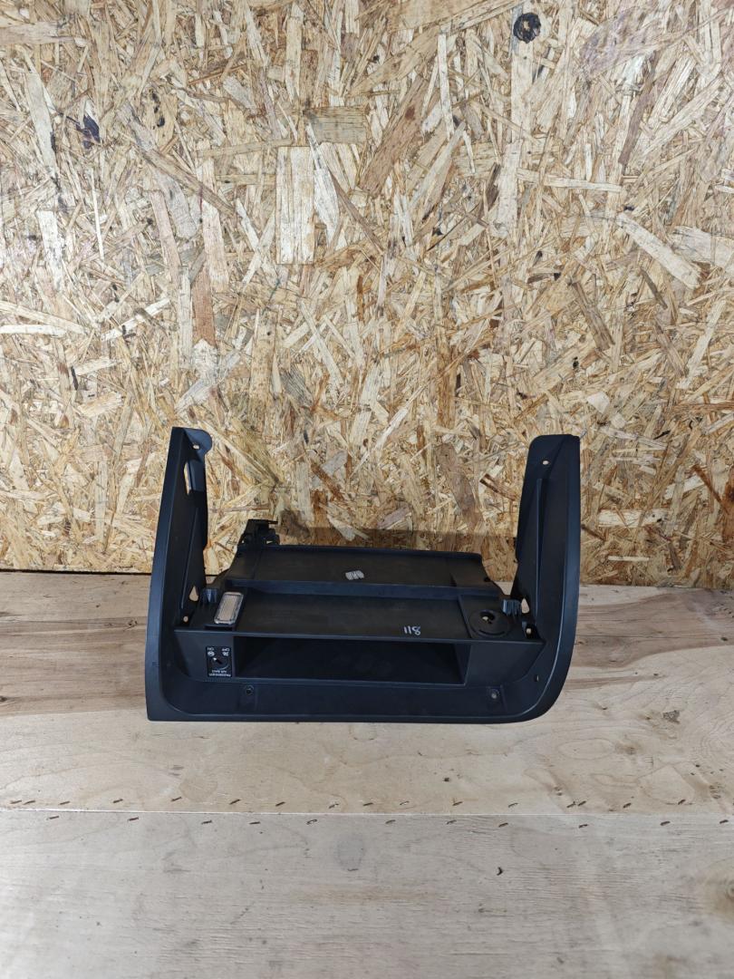 бардачок Skoda Octavia 3 поколение (A7) 2013, 1.8 л., бензин, МКПП, лифтбэк, 5E1857103 - фото №1