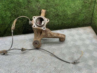 кулак задний левый Toyota Avensis 1 поколение (T220) 2000, 2.0 л., 2C-T, дизель, МКПП, универсал