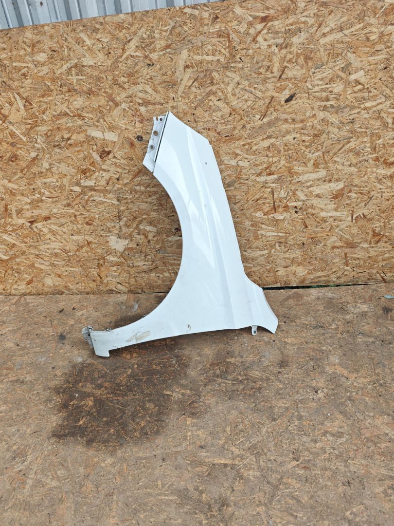 крыло переднее левое Lada Vesta 1 поколение 2023, 1.6 л., бензин, МКПП, седан - фото №1