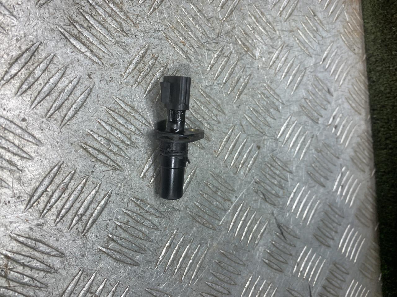 датчик коленвала Alfa Romeo 156 1 поколение 1999, 2.0 л., бензин, МКПП, седан - фото №1