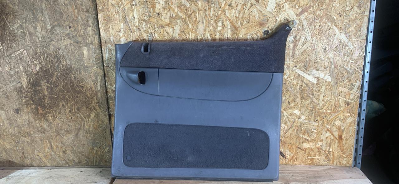 обшивка двери задняя правая Chrysler Voyager 3 поколение 2000, 2.5 л., дизель, МКПП, минивэн - фото №1