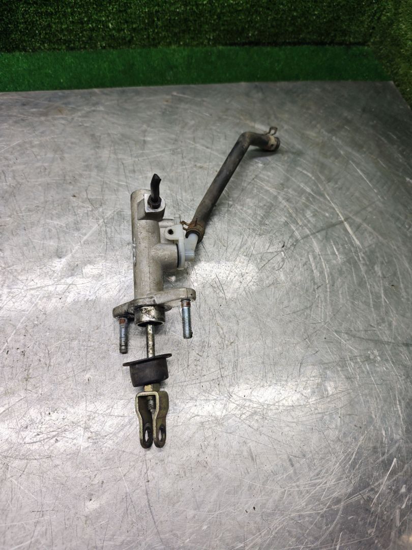 цилиндр сцепления главный Chery Tiggo (T11) 1 поколение 2007, 1.8 л., бензин, МКПП, внедорожник 5 дв., 8200176511 - фото №1